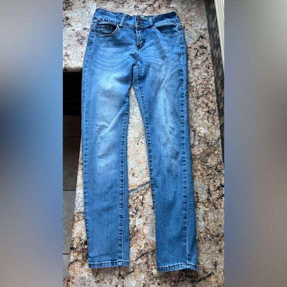 Tiffani Jean - Picture 8 of 10